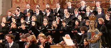 Bild vom Collegium Musicum Luzern in der Jesuitenkirche während einer Aufführung. 