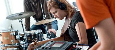 Studierende während eines Workshops im Institut Jazz.