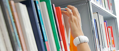 Mediothek Bücher Regal Hand