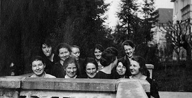 Klassenfoto des 2. Kurses der Sozial-caritativen Frauenschule Luzern