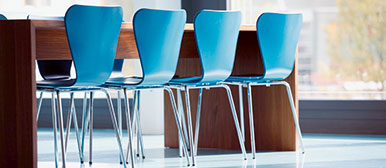 Stühle im Foyer des Inseliquai 12B