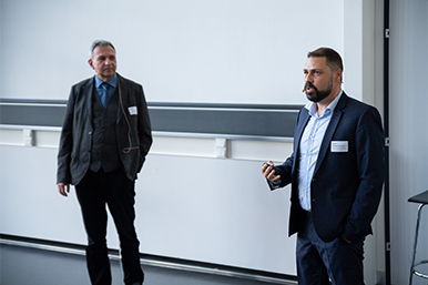 Christoph Imboden und Antonios Papaemmanouil im Gespräch