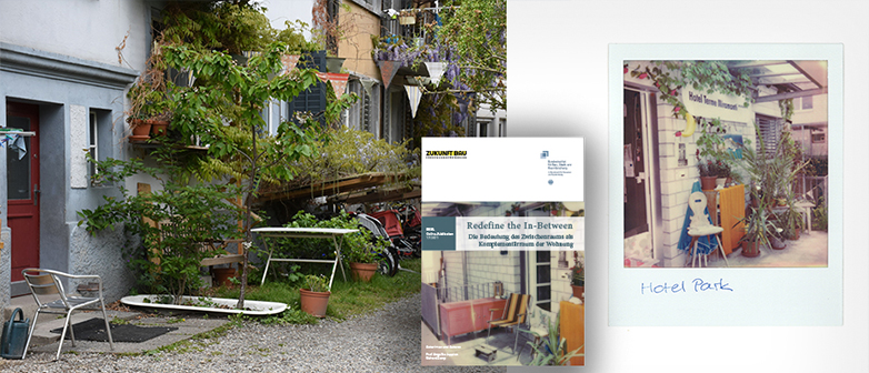 Gemeinsames Essen, Gartenarbeiten, Fahrradabstellplatz und Entspannungsort: Vielfältig möblierter Aussenraum vor der Hoffassade eines Mehrfamilienhauses, der für unterschiedlichste Nutzungen Raum bietet (Fotografin Angelika Juppien, © HSLU/CCTP). Bild rechts: «Hotel Park» vor der Wohnungstür: Polaroidaufnahme einer Bewohnerin in der Siedlung «Im Werk» in Uster (Fotografin anonym, © HSLU/CCTP).