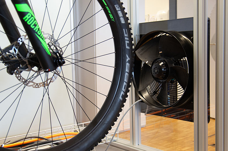 Eingebauter Ventilator für die Simulation des Fahrtwindes, welcher für die Kühlung des e-Bike Motors wichtig ist