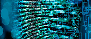 Digitalisierung - Das Bild zeigt Softwarecode auf einem grossen Bildschirm.