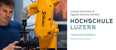 Industrierobotik: Mann mit steuert Roboter mit Controler