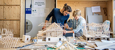 Auf dem Bild ist die Werkstatt des Institutes Architektur zu sehen.