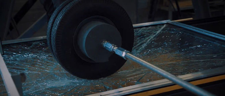 Pneu auf betretbarem Glas