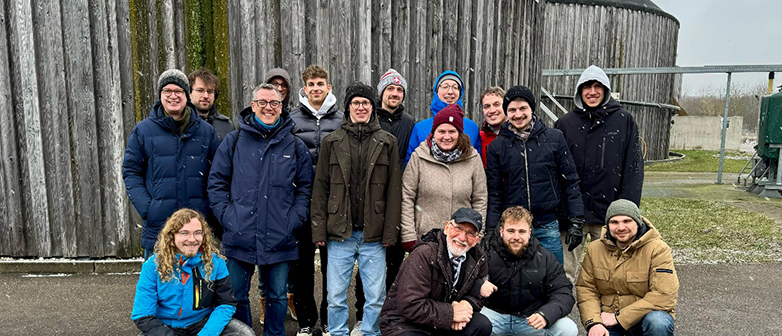 Gruppenfoto: Am Ende trotz Schnee und Kälte mit einem warmen Gefühl im Bauch: Wir haben was gelernt!