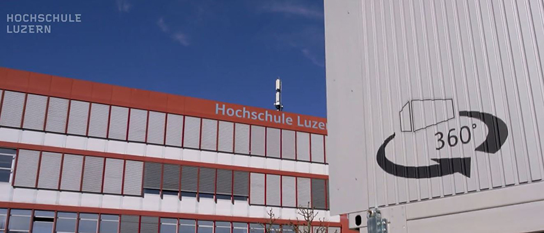 Lichtcontainer vor Departement Technik und Architektur