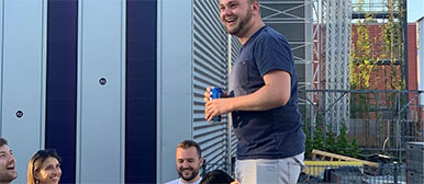 Medizintechnik Studierende beim Apéro