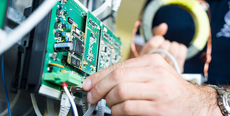 Das Kompetenzzentrum Electronics entwickelt und erforscht Elektronikanwendungen im und um das Gebäude.