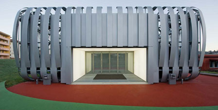 Das iHomeLab ist Denkfabrik und Forschungszentrum für Gebäudeintelligenz und erforscht die Themen Energieeffizienz, Ambient Assisted Living sowie Internet of Things.