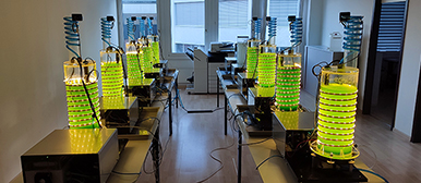 Labor mit Algenreaktoren