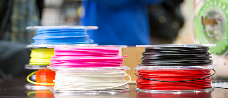 Farbspulen für 3D-Drucker im FabLab.