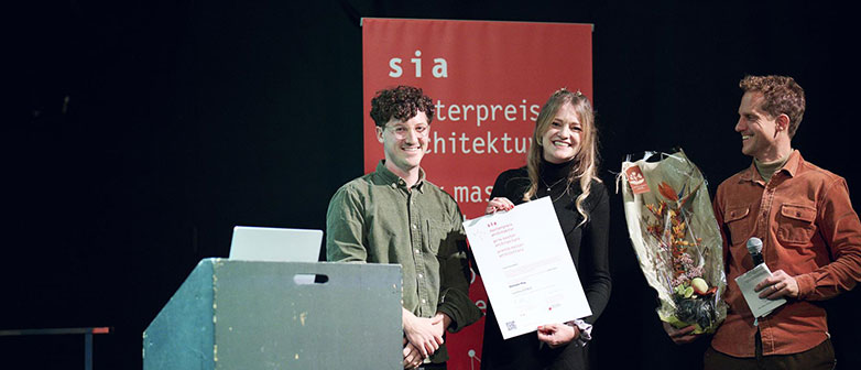 Stefanie Hug nimmt den SIA Masterpreis entgegen