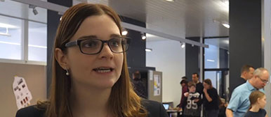 Andrea Schmid, Dozentin Pädagogische Hochschule Luzern gibt im Video Auskunft über MINT-Förderung an Schulen.