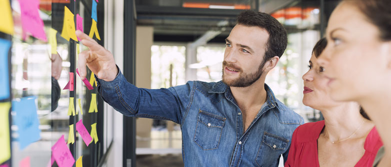 Im Kurs Controlling für Nicht-Finanzfachleute lernen Sie, elementare Kennzahlen und weitere Finanzinformationen in Ihrem Beruf anzuwenden.