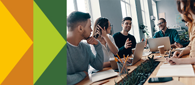 Mehrere Personen besprechen einen Task zu Strategic Customer Management