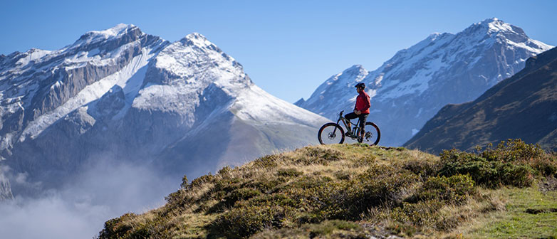 Biker mit Bergpanorama