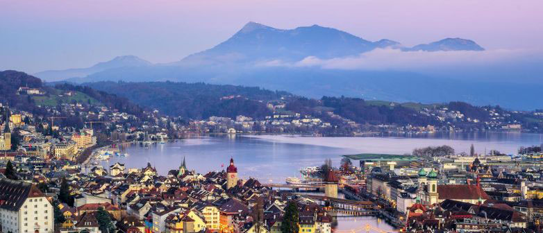 Panorama Bild über Luzern und die Rigi im Hintergrund
