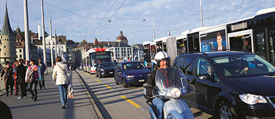 Viel Verkehr, Verkehr auf Seebrücke, Stau