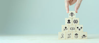 Würfelpyramide mit Icons