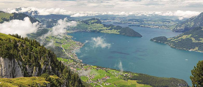 Blick von oben auf den Viewaldstätter See