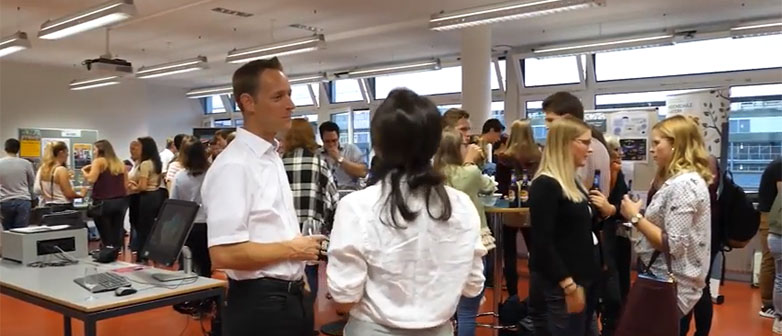 Studierende am Eroeffnungsevent der Hochschule Luzern – Wirtschaft