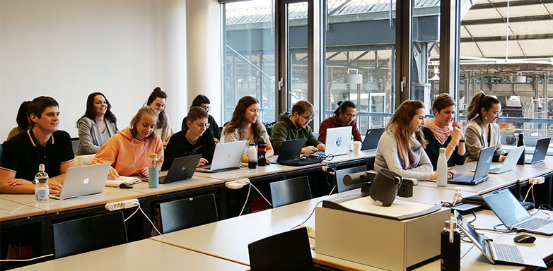 Public and Nonprofit Management Schulklasse