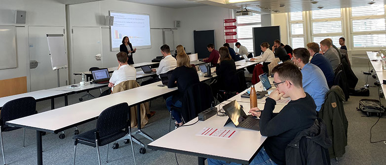 Dr. Stefanie Behncke der Schweizer Nationalbank (SNB) in ihrem Referat über die Aufgaben der SNB im Bereich der Finanzstabilität