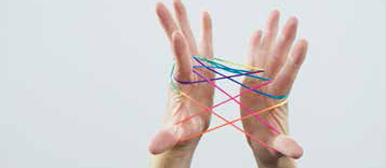 Hand mit Fadenspiel Fischnetz