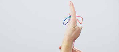 Hand mit Fadenspiel Maus