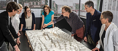 People at the model of the new Horw campus