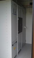 Racks mit geschlossenen Türen im Serviceraum, © HSLU T&A